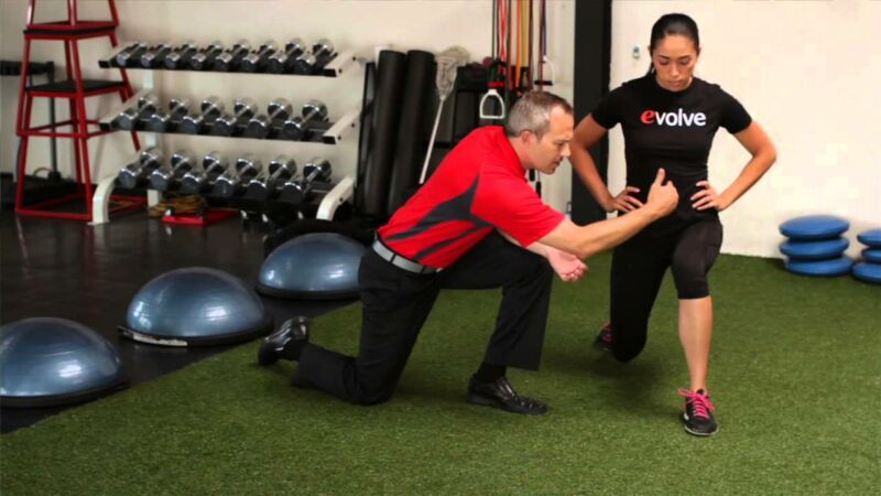 should your knee touch the floor in a lunge VQDPAIGaHWY